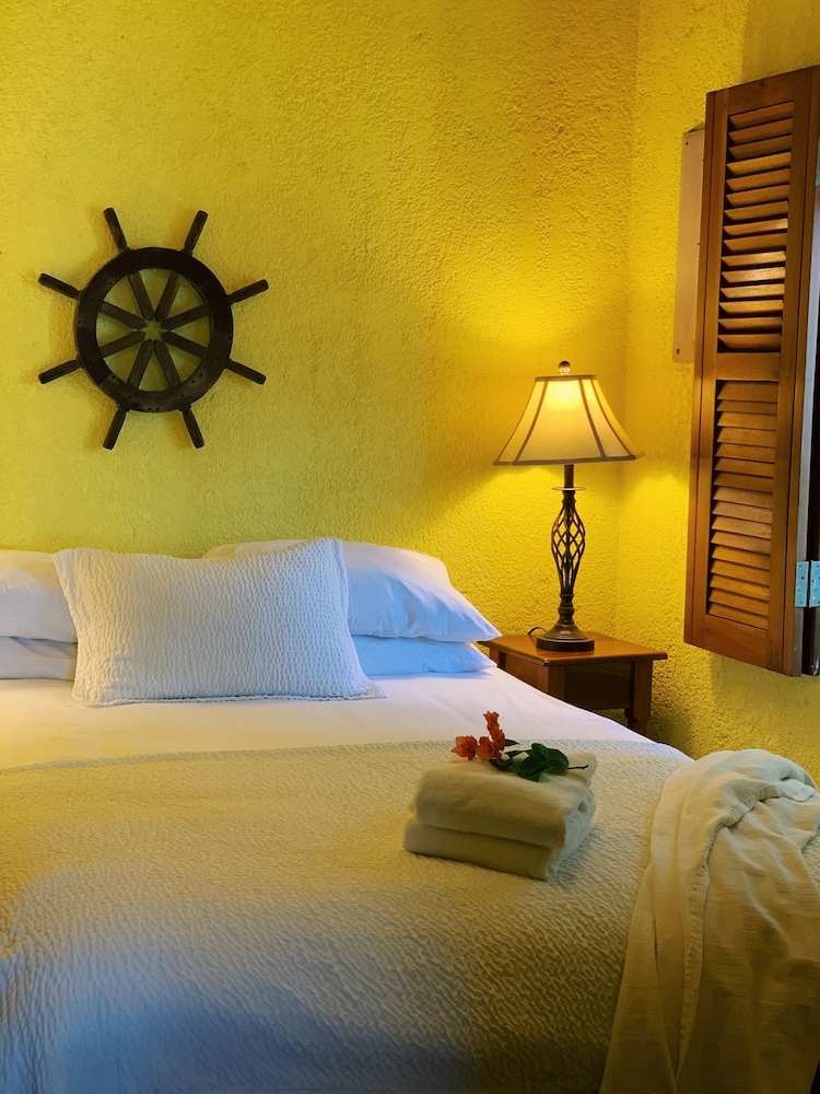 1 BEDROOM, HAVEN, QUEEN BED, OCEAN FRONT, SEA SIDE