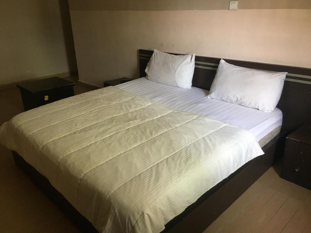 Ocean Pavillion Hotel & Suites 2/23