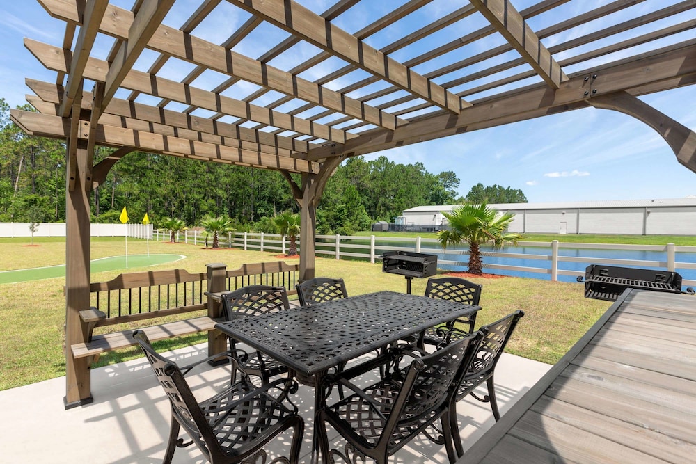 La Quinta Inn & Suites by Wyndham Brunswick/Golden Isles 50/59