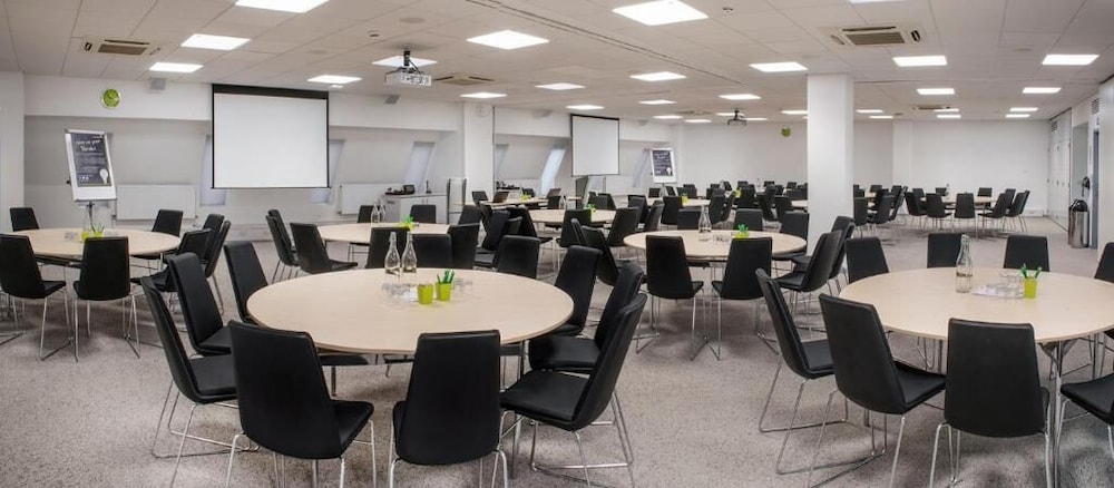 Conference Aston 50/58