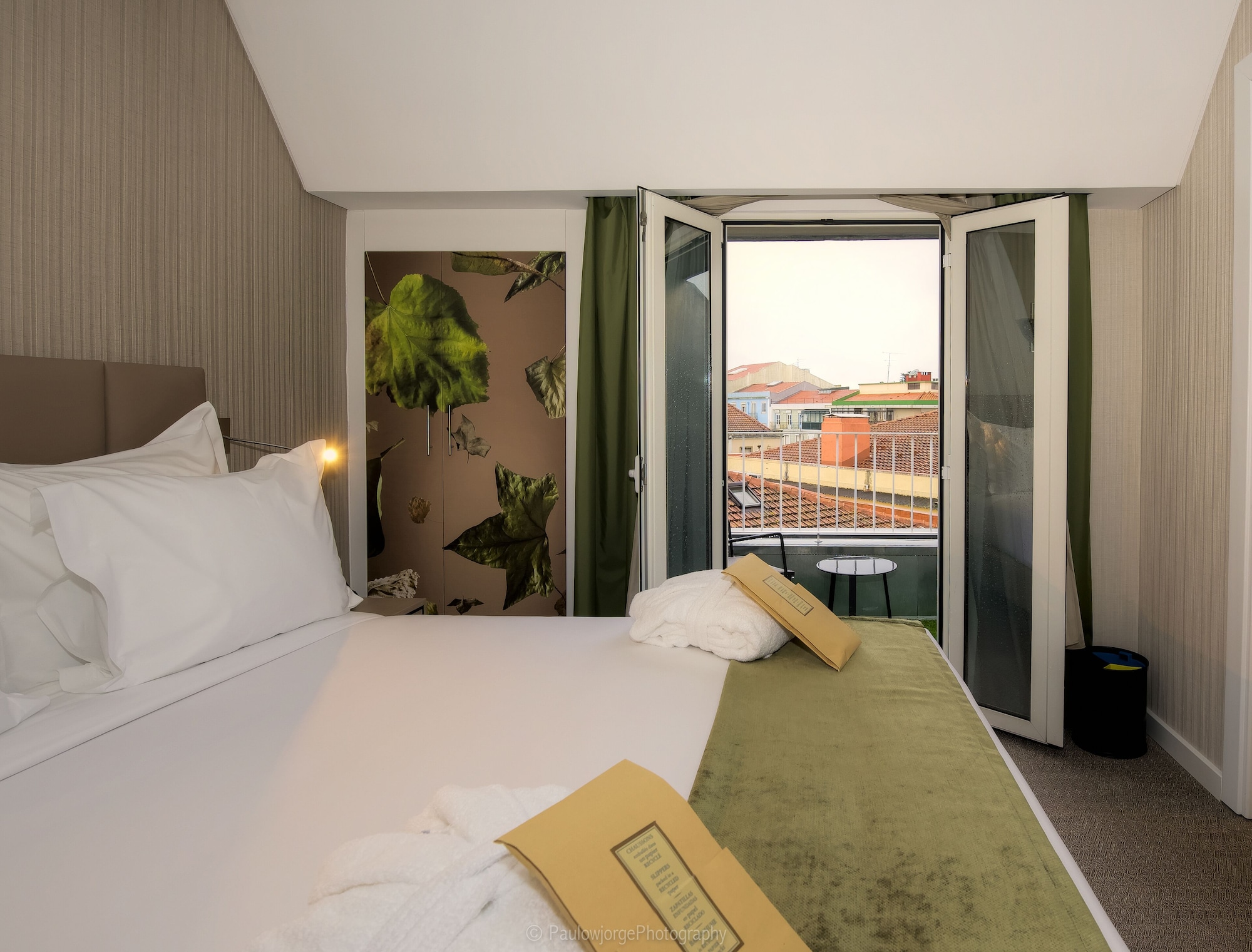 ROMANTIC, DOUBLE BED