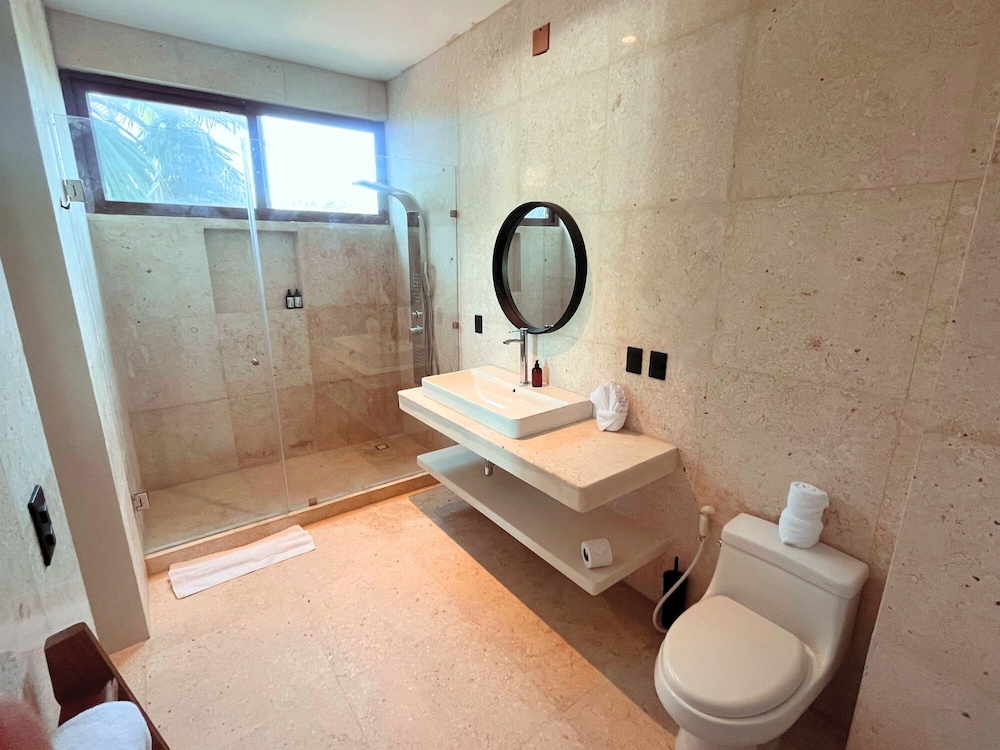 Beachfront Hotel Boutique DK 46/50