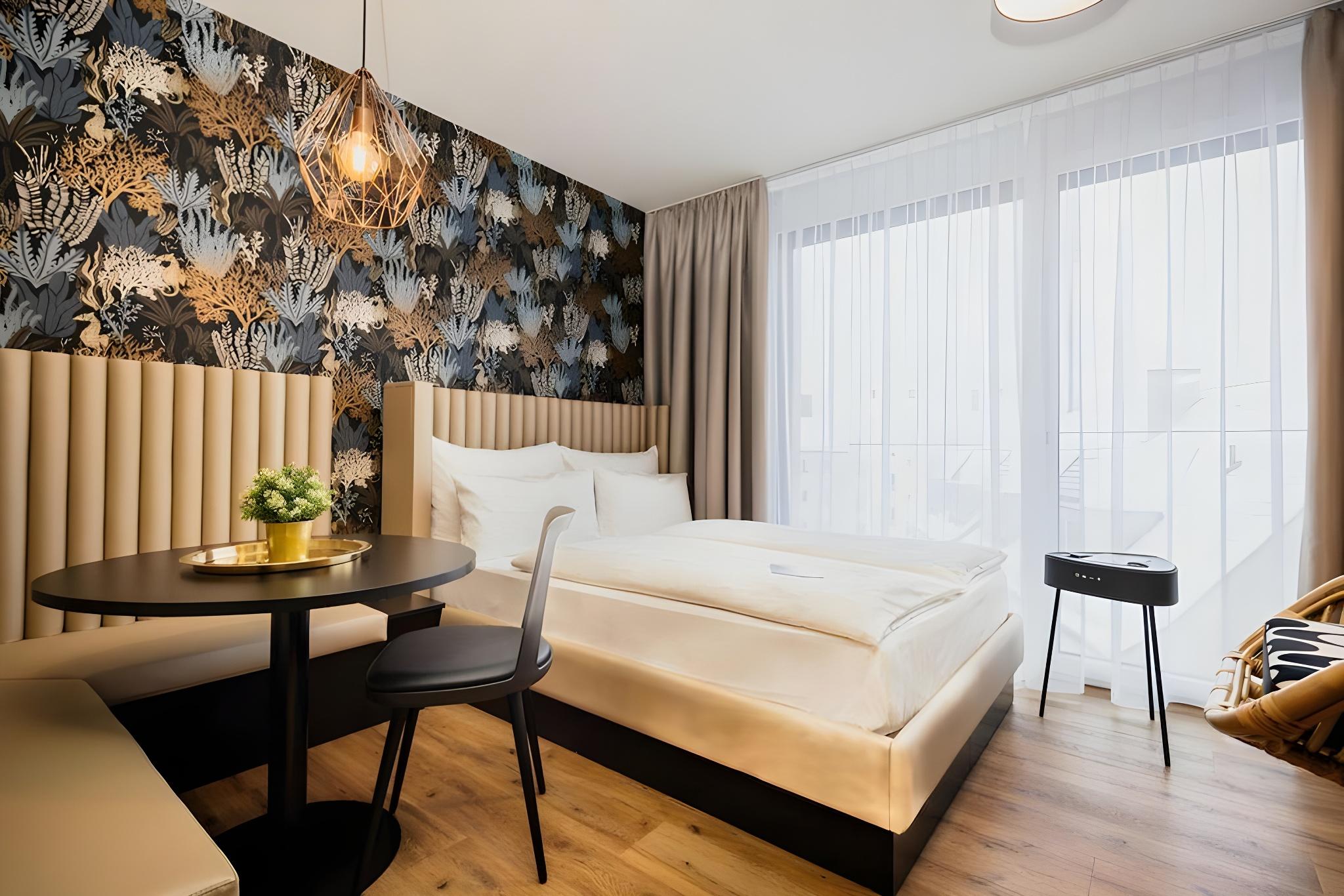 Apartment, King Bed, Sofa, River View