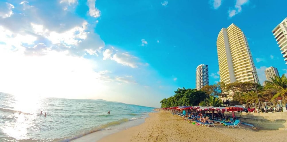 Adriatic Palace Pattaya 32/38