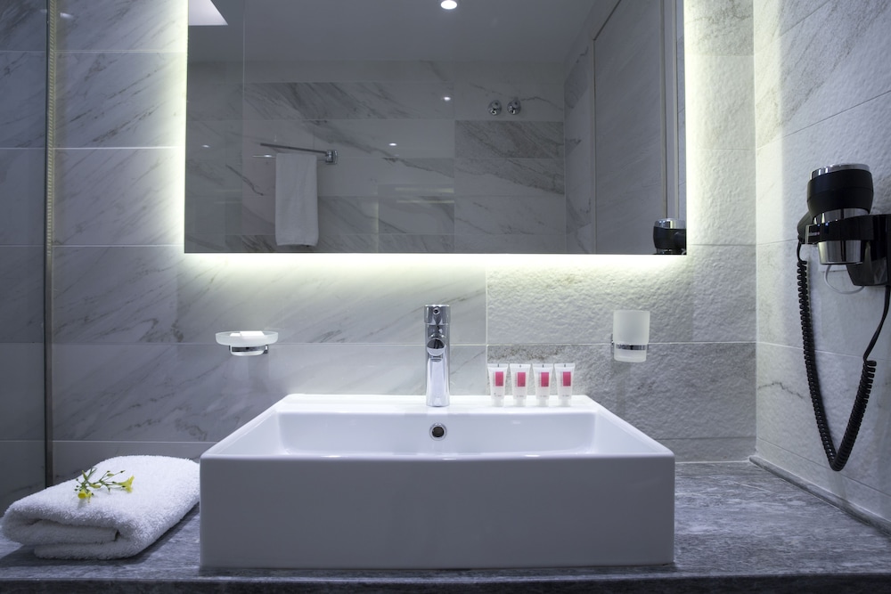 The Alley Boutique & Spa 47/50