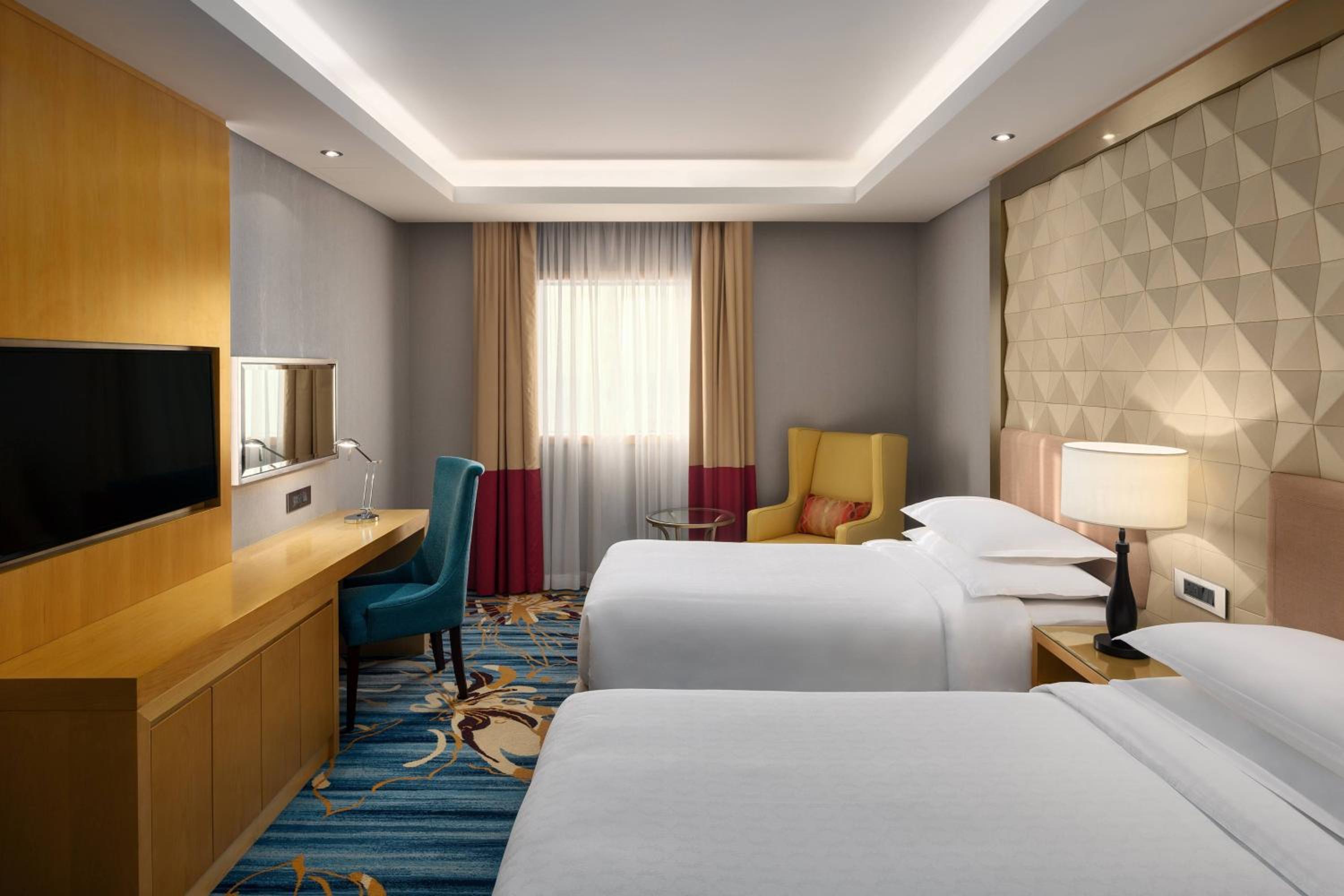 2 Bedrooms, Tower, Suite, 4 Beds