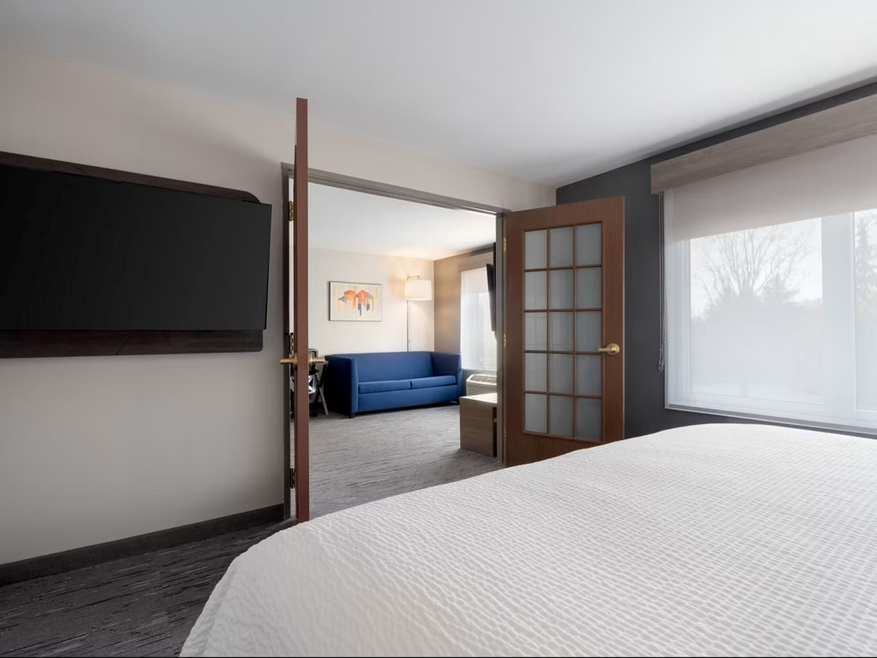 Suite, King Bed, Extra Area