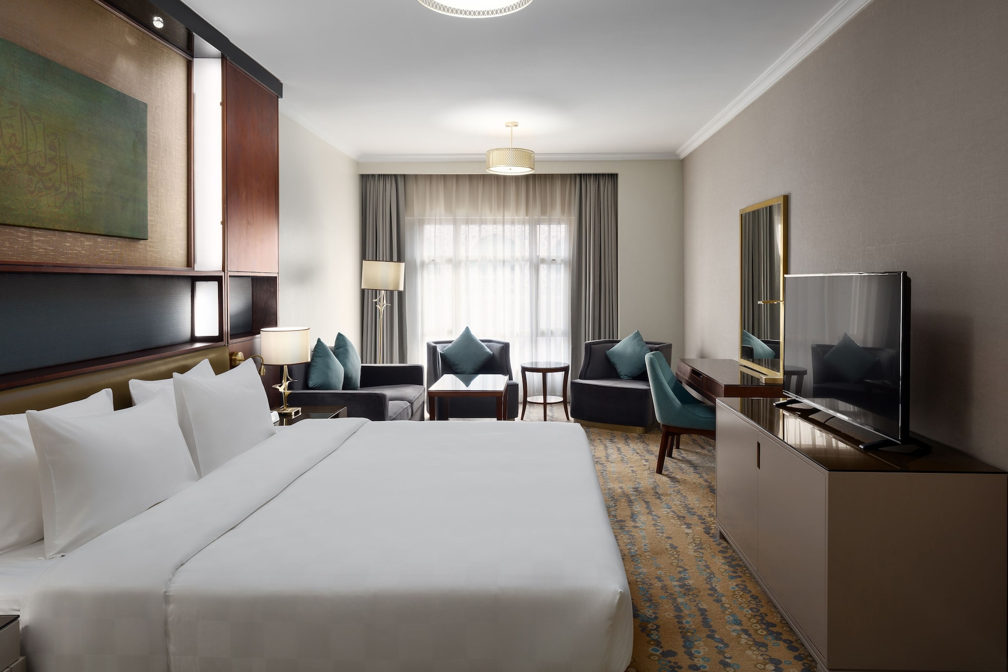 EXECUTIVE, KING BED