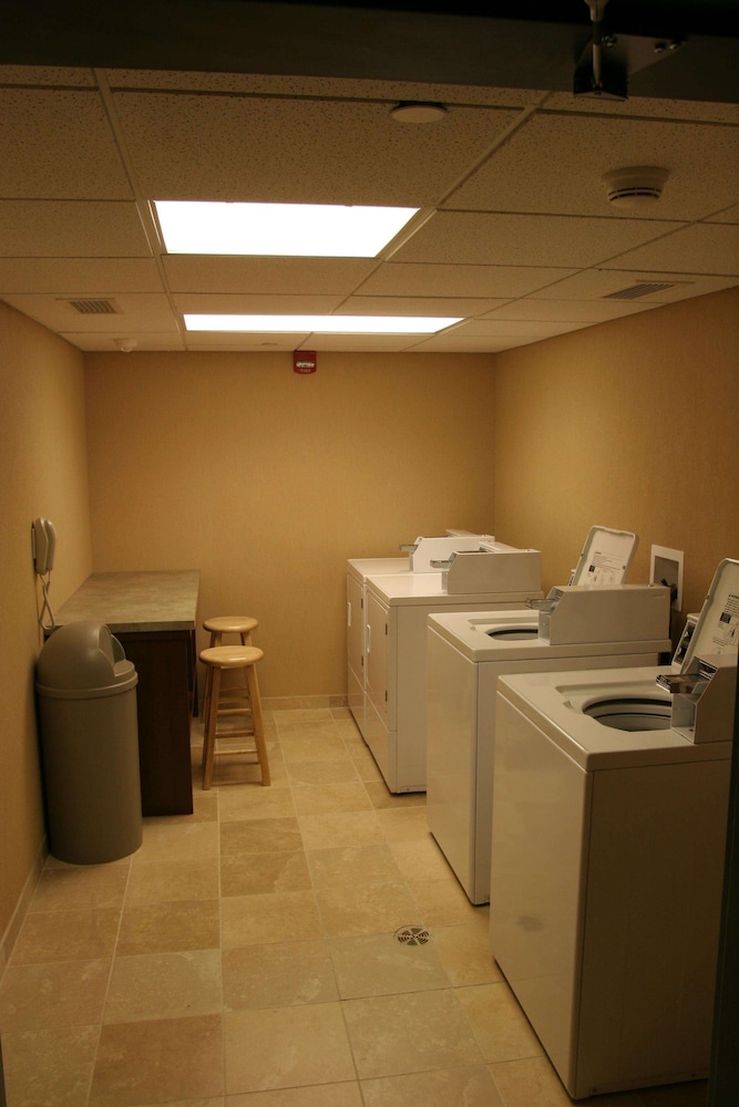Hampton Inn Suites Lake George 53/61