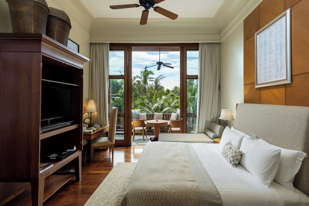 Junior Suite, King Bed, Lagoon View