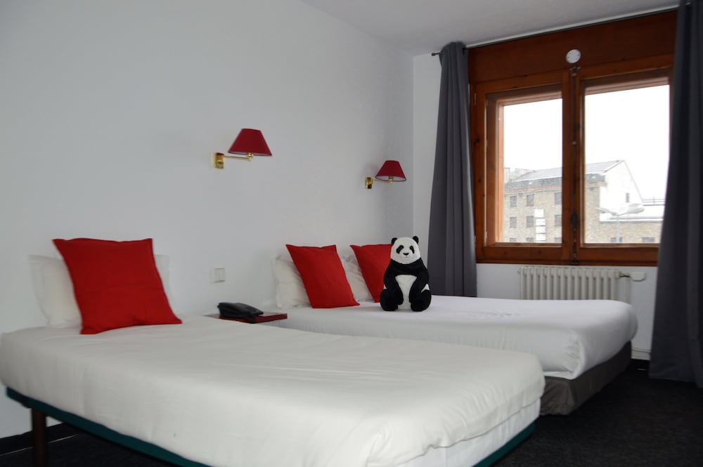 Hotel Panda 3/19