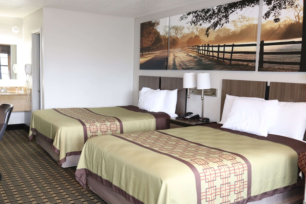 Days Inn by Wyndham Monroe 8/19