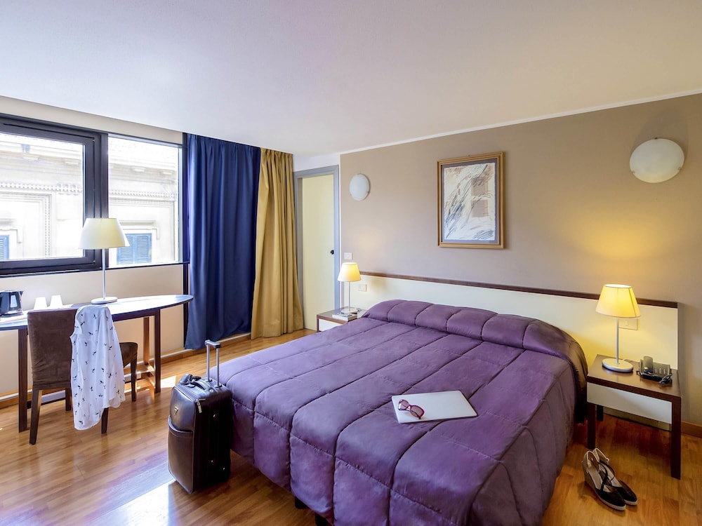 ROOM, DOUBLE BED