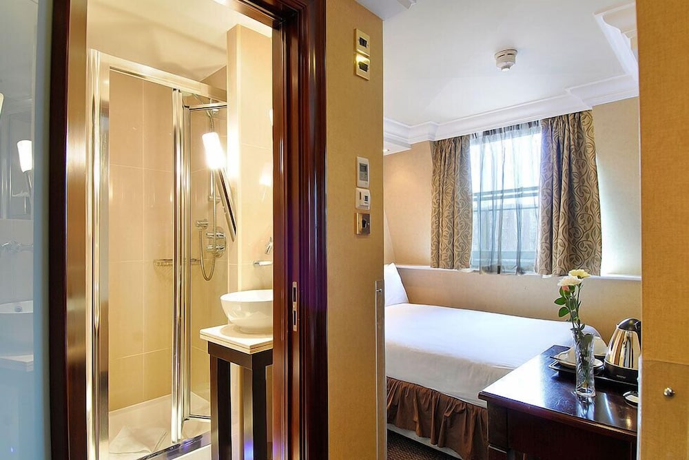 Hyde Park International Hotel 30/65