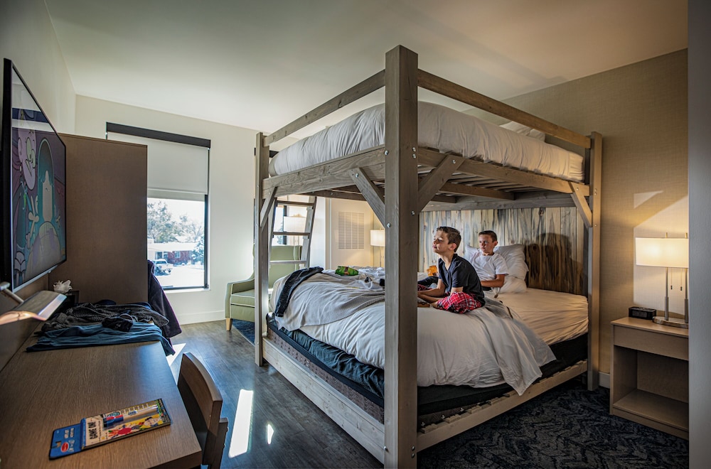 Hotel Maverick 8/50
