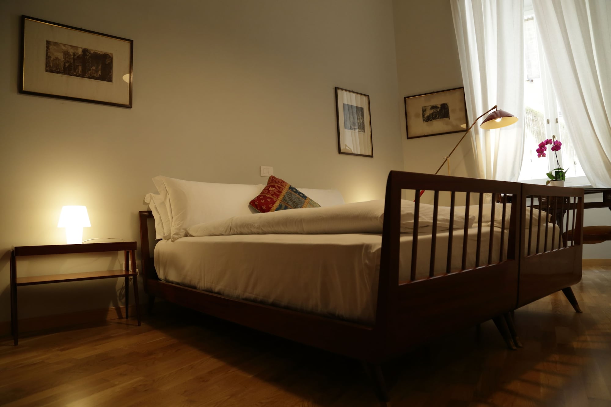 ROOM, DOUBLE BED, KITCHEN