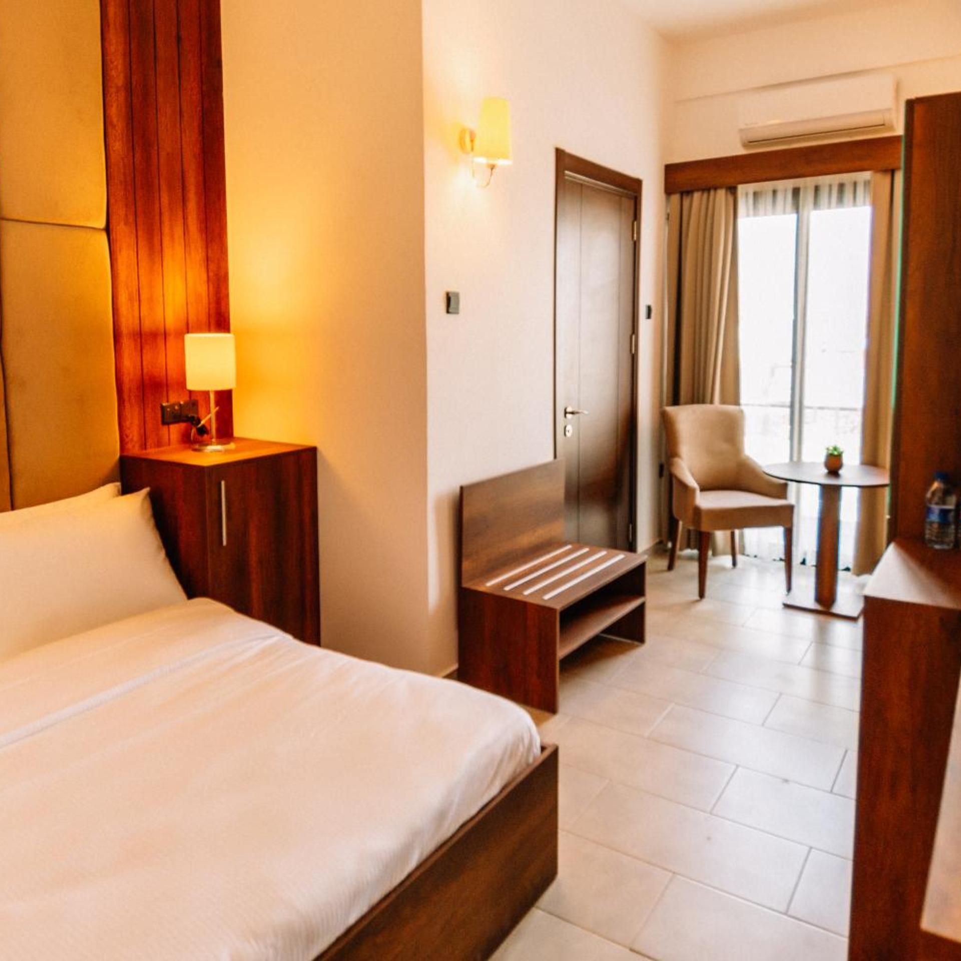 Cezars Airport Hotel 14/34