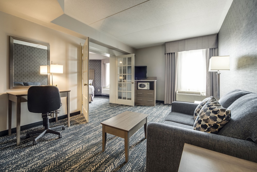 Monte Carlo Inn Brampton Suites 27/54