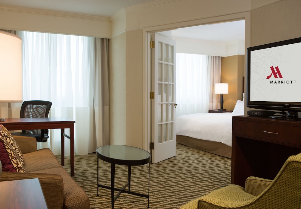 Washington Dulles Marriott Suites 27/48