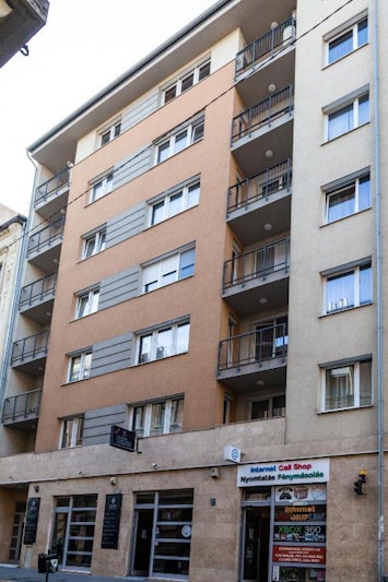 NOVA APARTMENTS 4/64