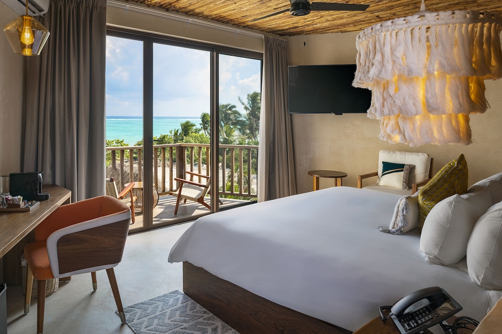 ROOF TOP, SUITE