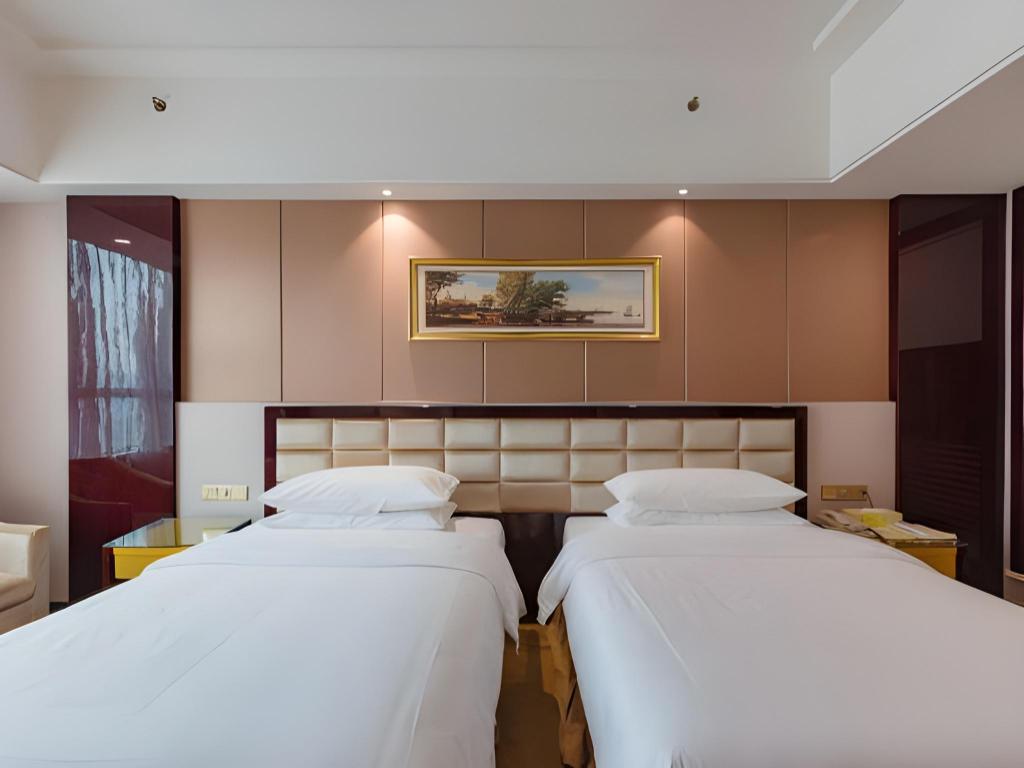Vienna International Hotel (Zhongshan North Station) 25/57