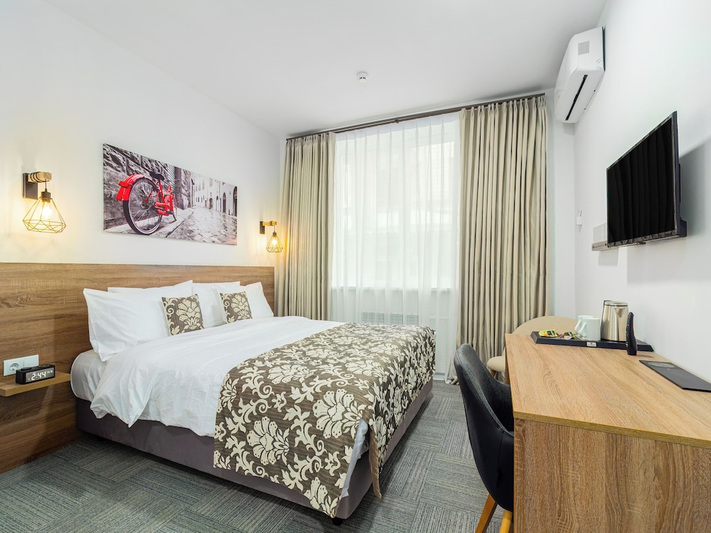 TA Collection Hotel 8/50
