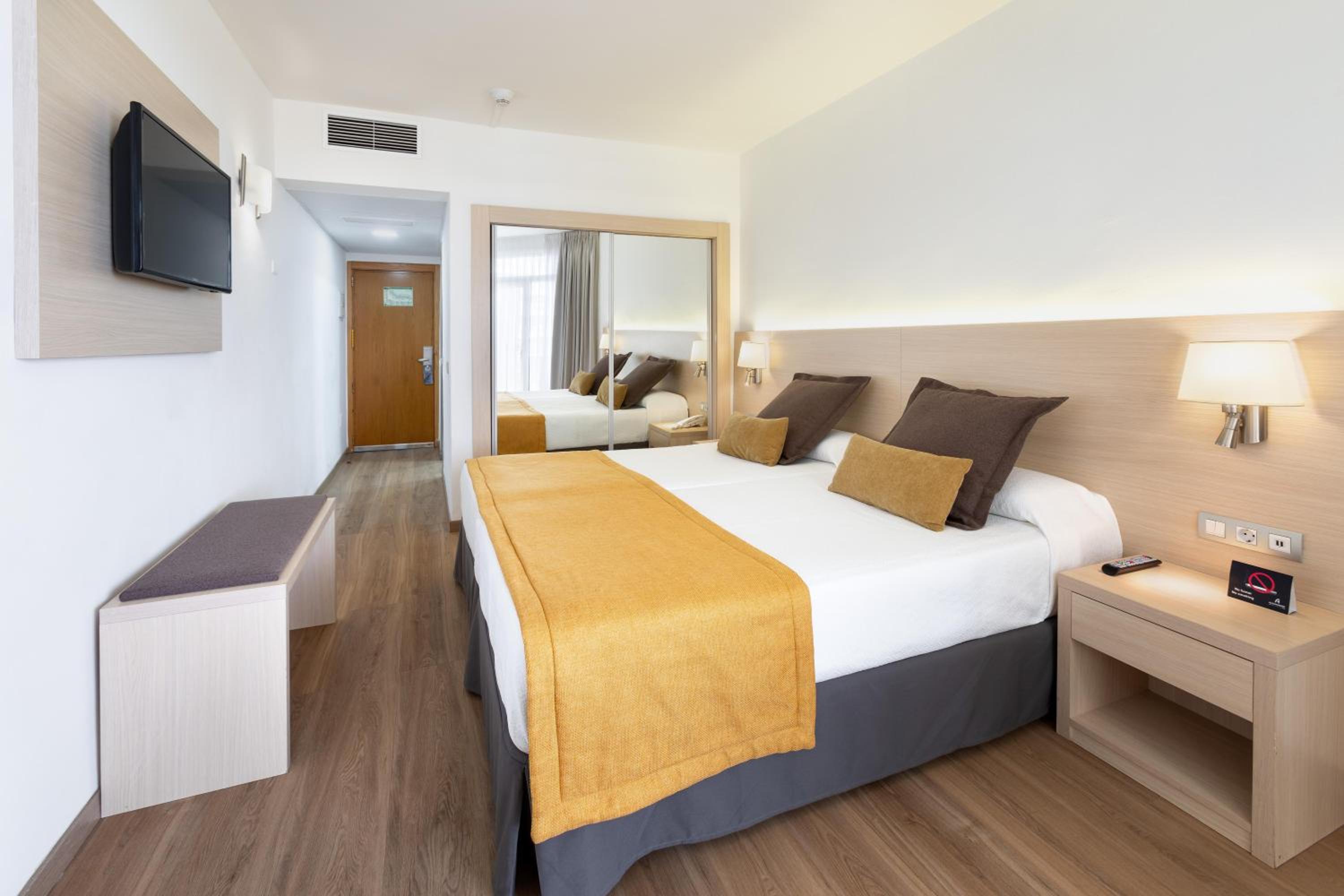 Alexandre, Standard, Twin Beds