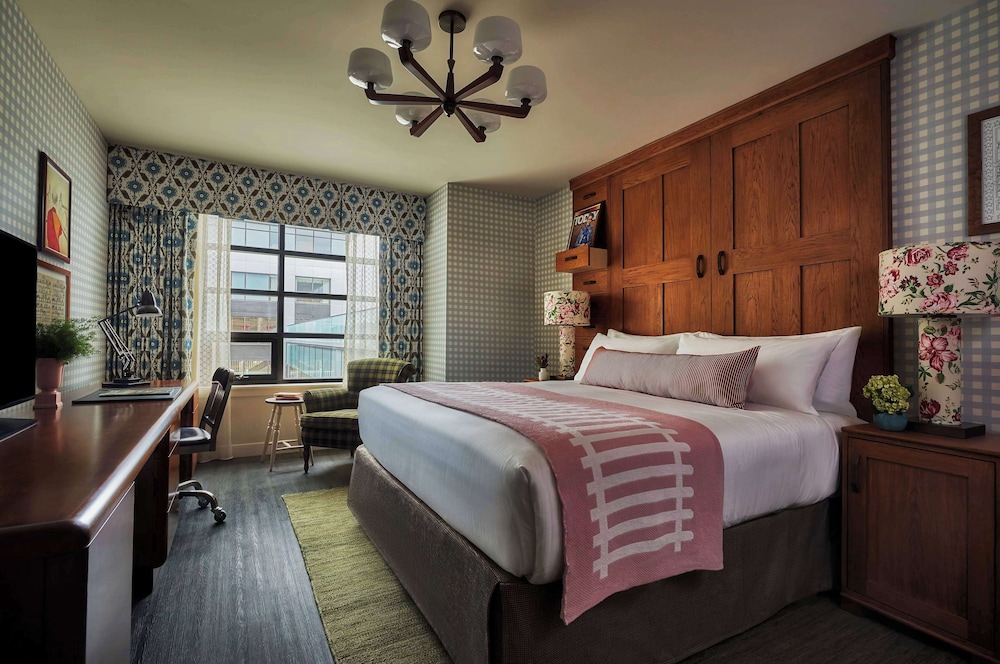 Room at Graduate by Hilton Bloomington, BLOOMINGTON - IN