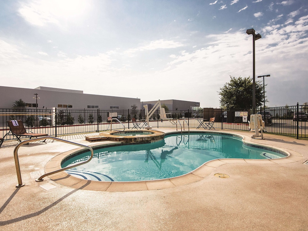 La Quinta Inn & Suites by Wyndham McKinney 1/45