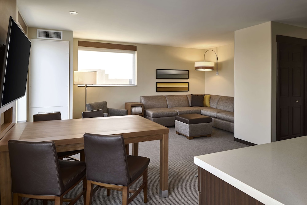 Hyatt Place Wilmington Riverfront 38/66