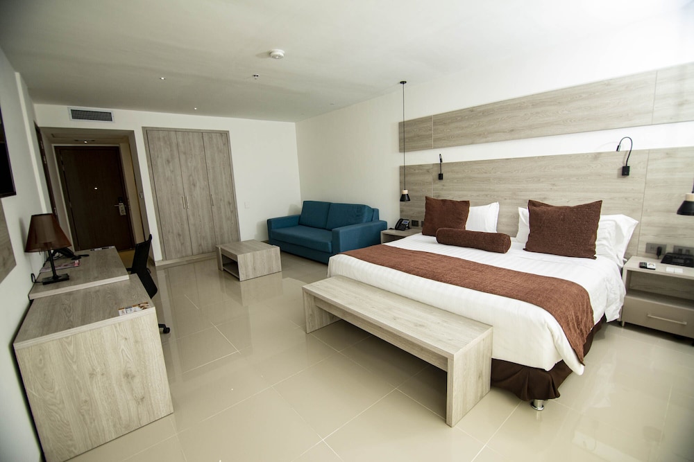 Deluxe, King Bed