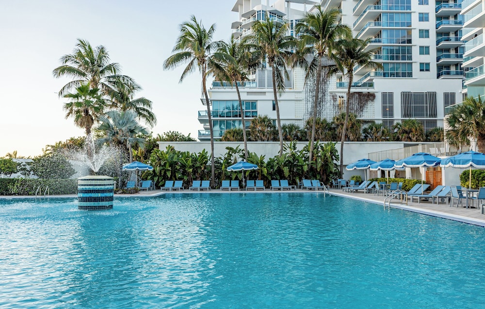 Sherry Frontenac Oceanfront Hotel photo2