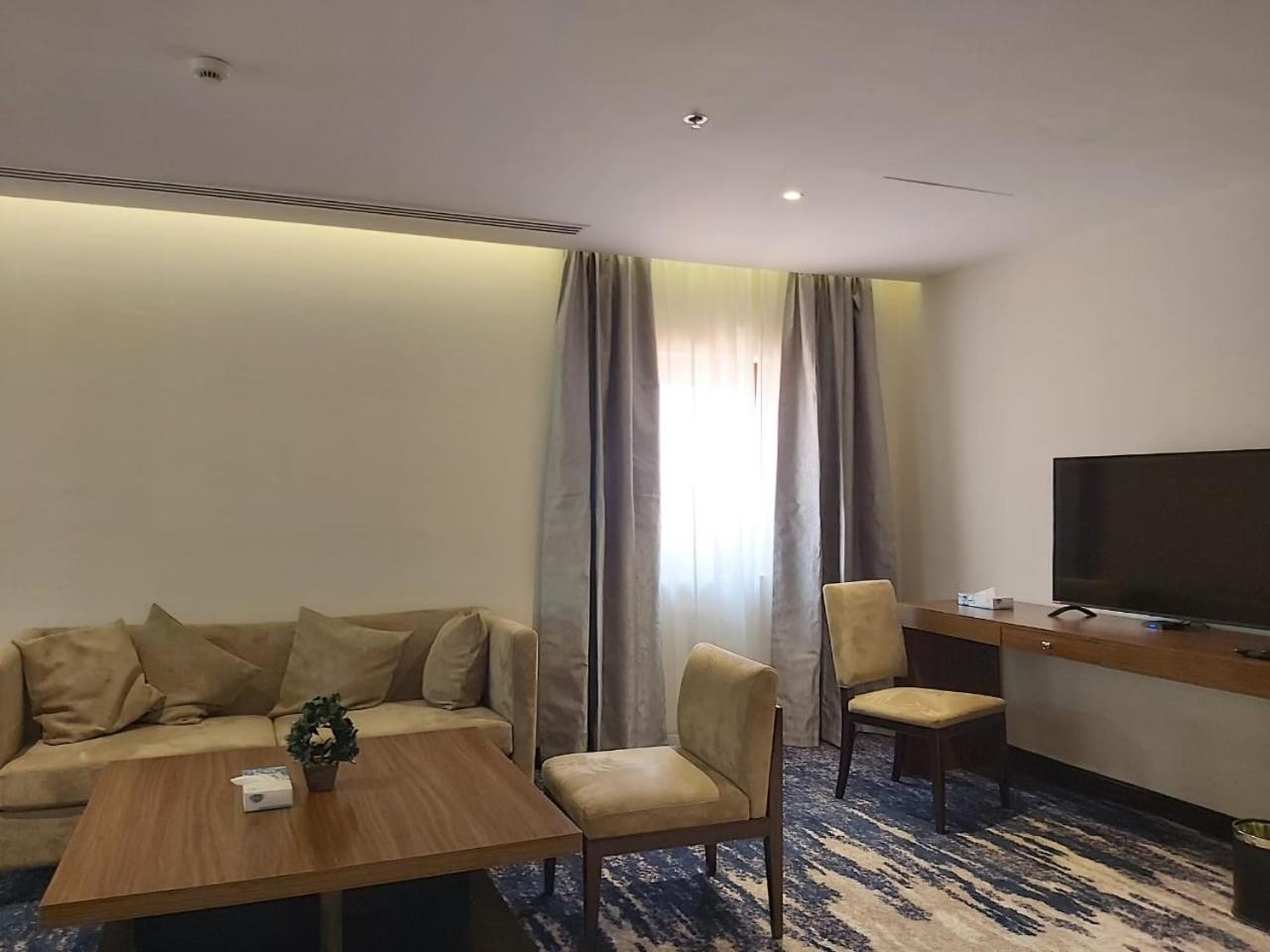 Basrah International Airport Hotel 57/76