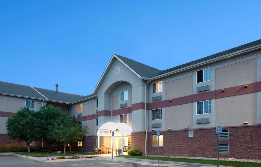 Sonesta Simply Suites Denver West Federal Center 1/38