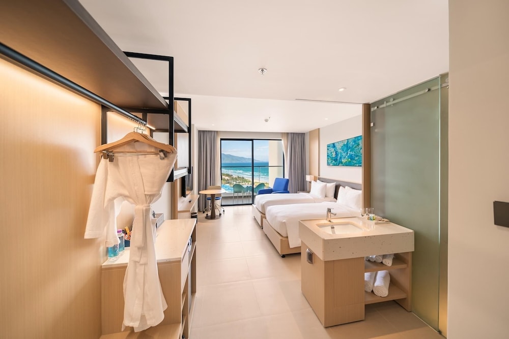 Arena Cam Ranh Ocean View Resort 12/50