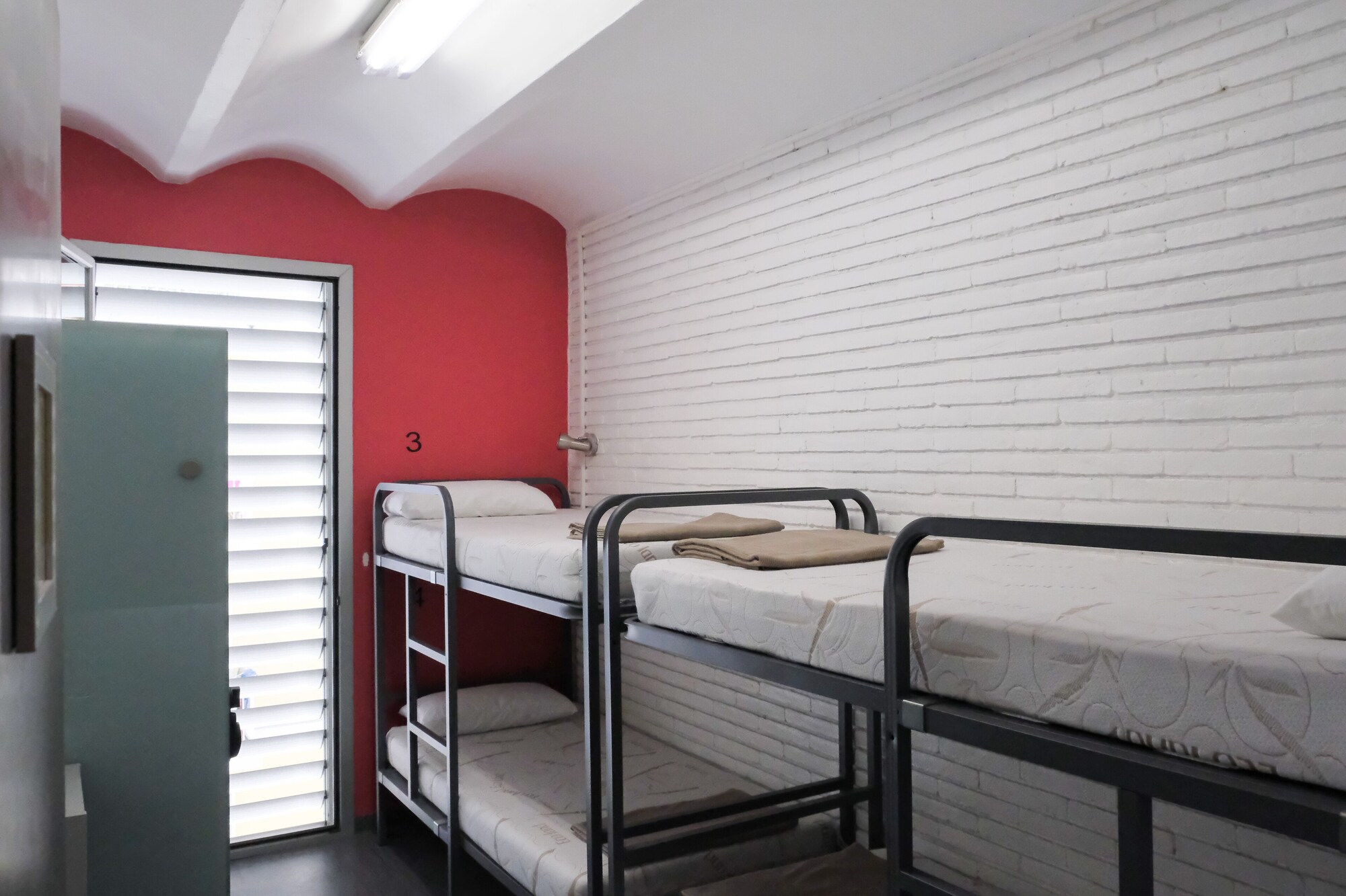 MIXED DORM, STANDARD, 4 BEDS, SHARED BATHROOM