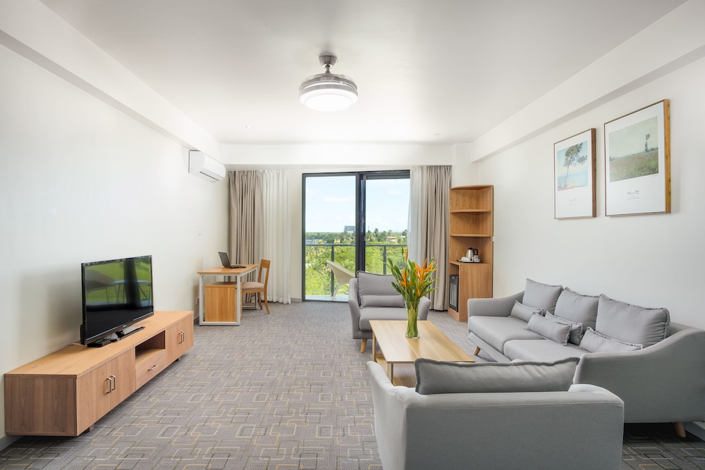 Nalagi Hotel 48/70