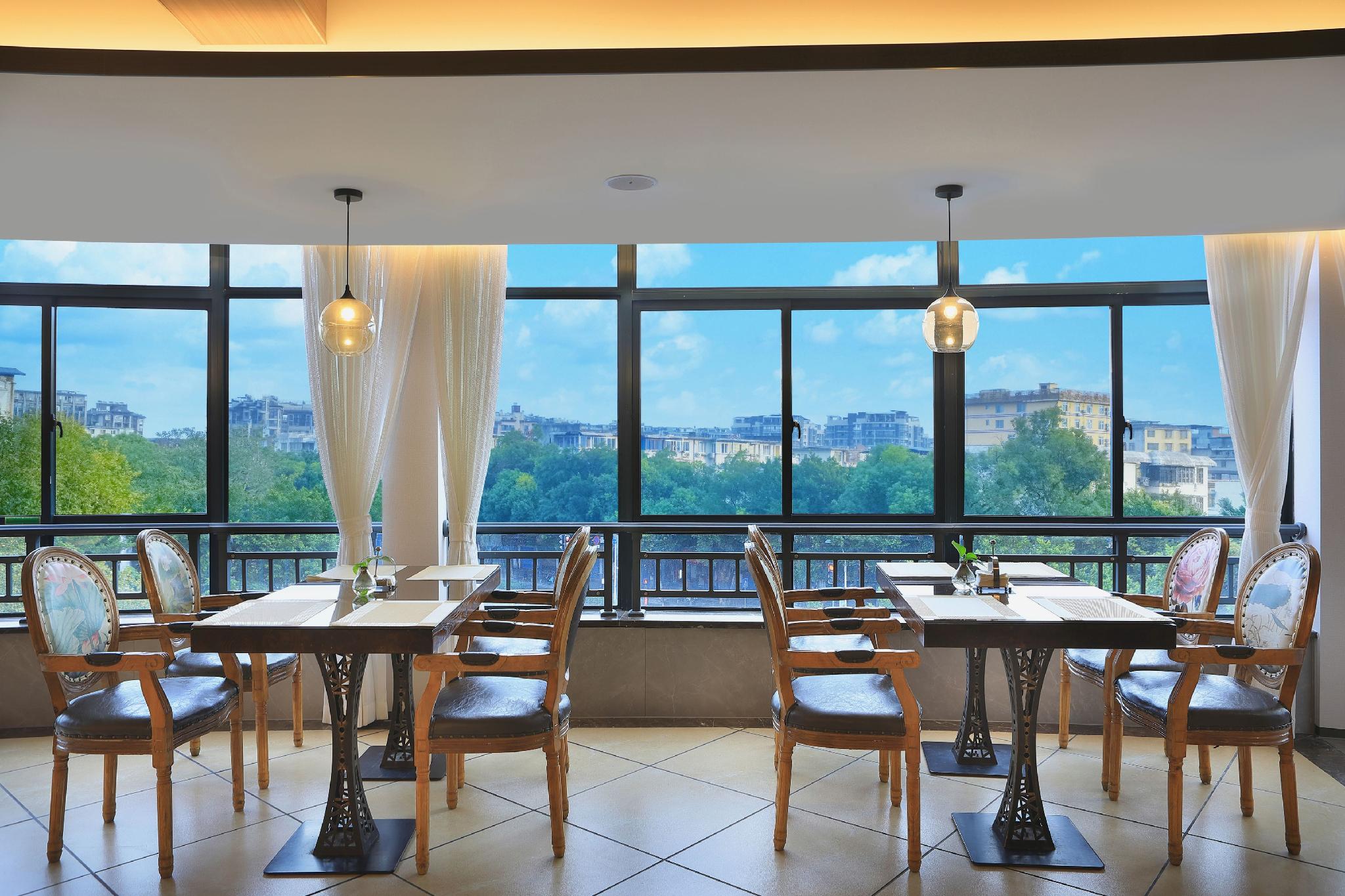 Vienna Hotel (Guilin Qixing Wanda Plaza) 35/48