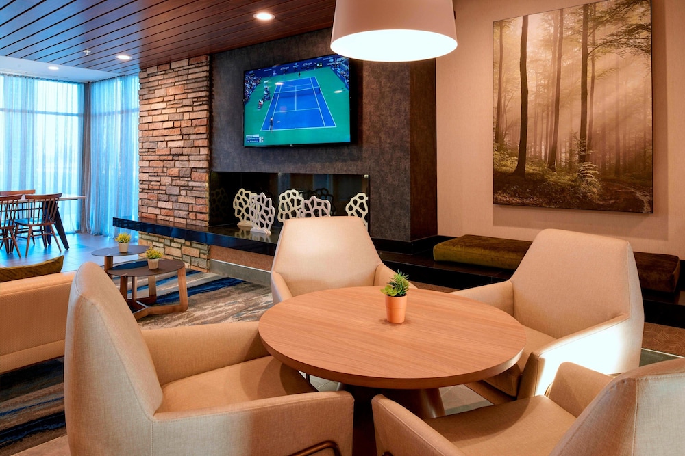 Fairfield Inn And Suites Columbus In 37/50