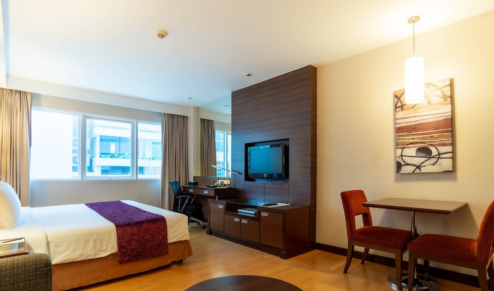 Novotel Living Bangkok Sukhumvit Legacy 51/77
