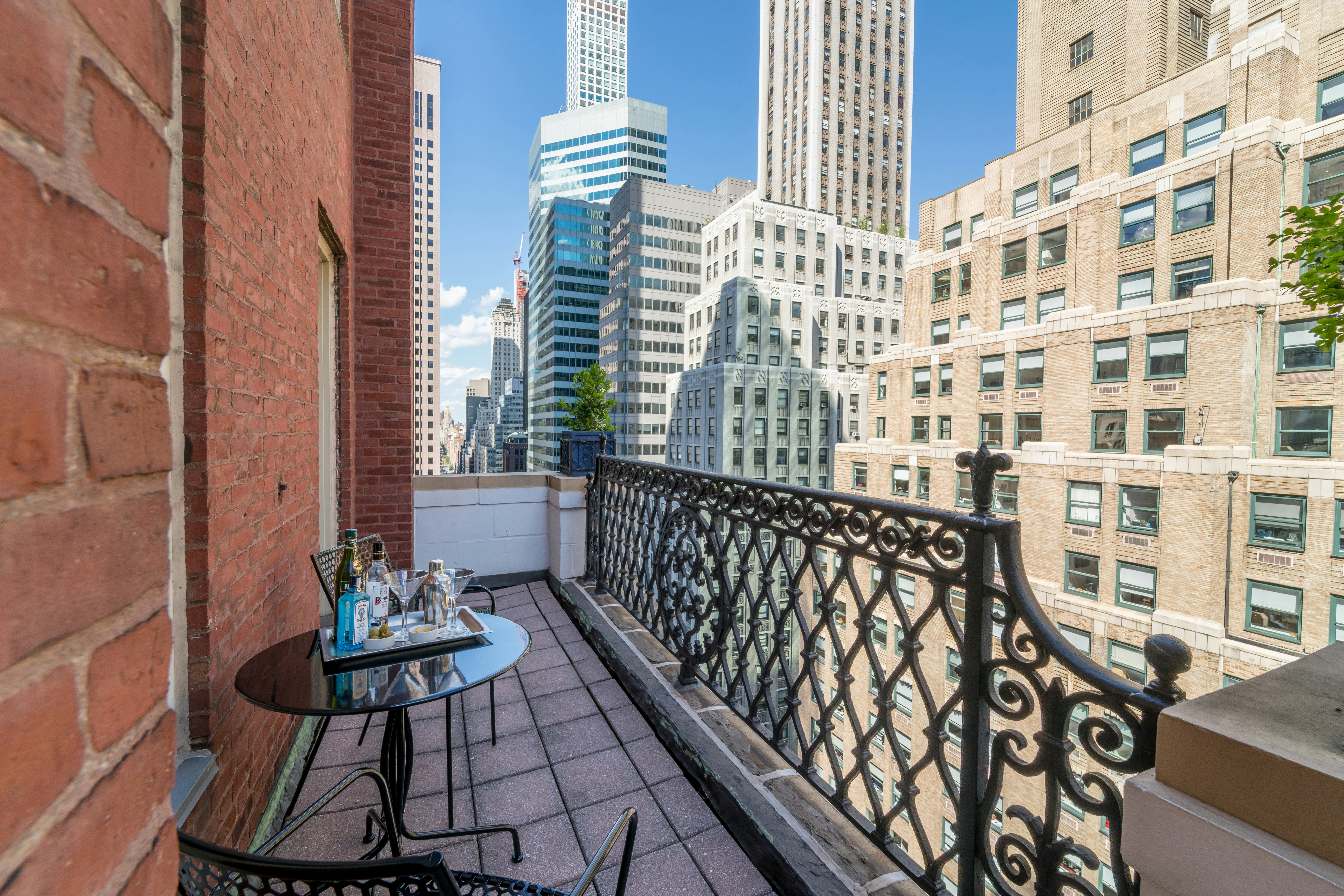 OMNI BERKSHIRE PLACE 53/62