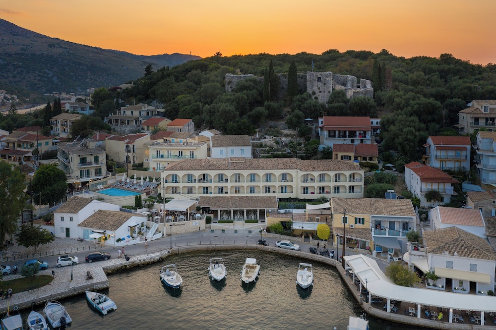 Melina Bay Boutique Hotel 56/60