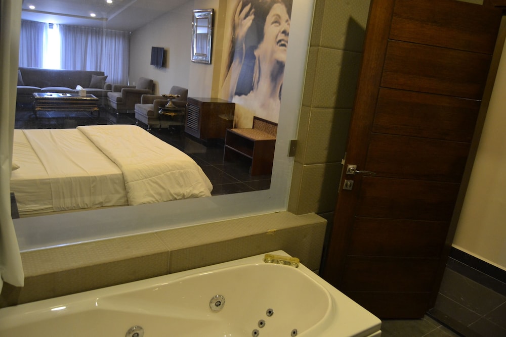 PLATINUM HOTEL 45/45