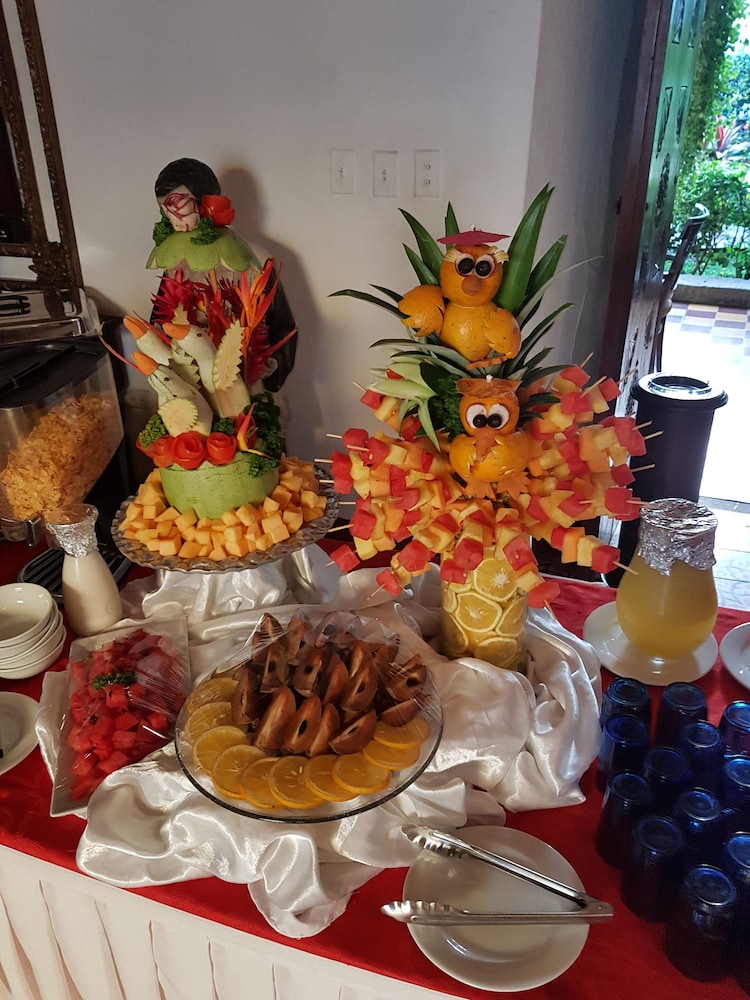 LA GRAN FRANCIA HOTEL AND RESTAURANT 38/48