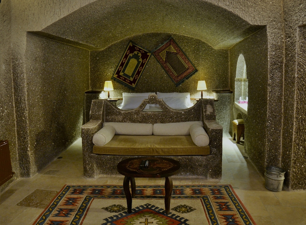 Grand Cave Suites 8/50