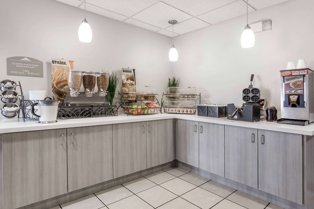 Microtel Inn And Suites Modesto Ceres 2/23