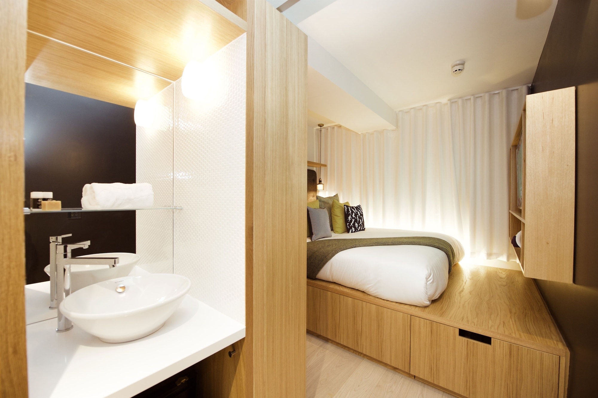 Basement, Studio, King Bed, No Window 2/2