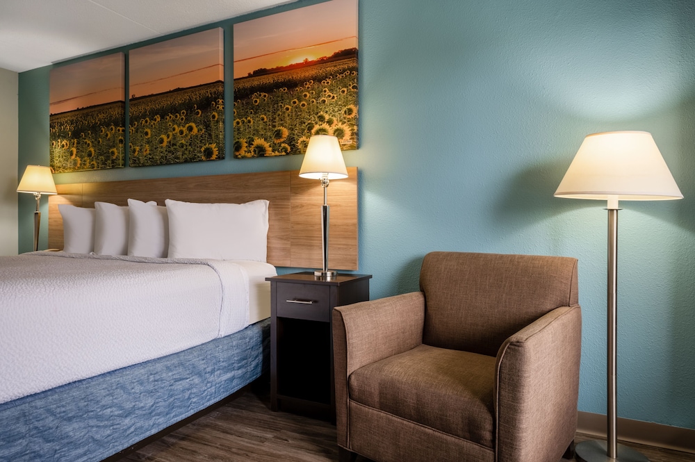 Days Inn By Wyndham Livonia - Detroit 32/59