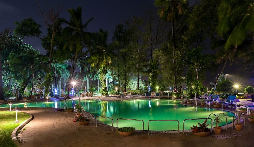 THE RESORT 74/77